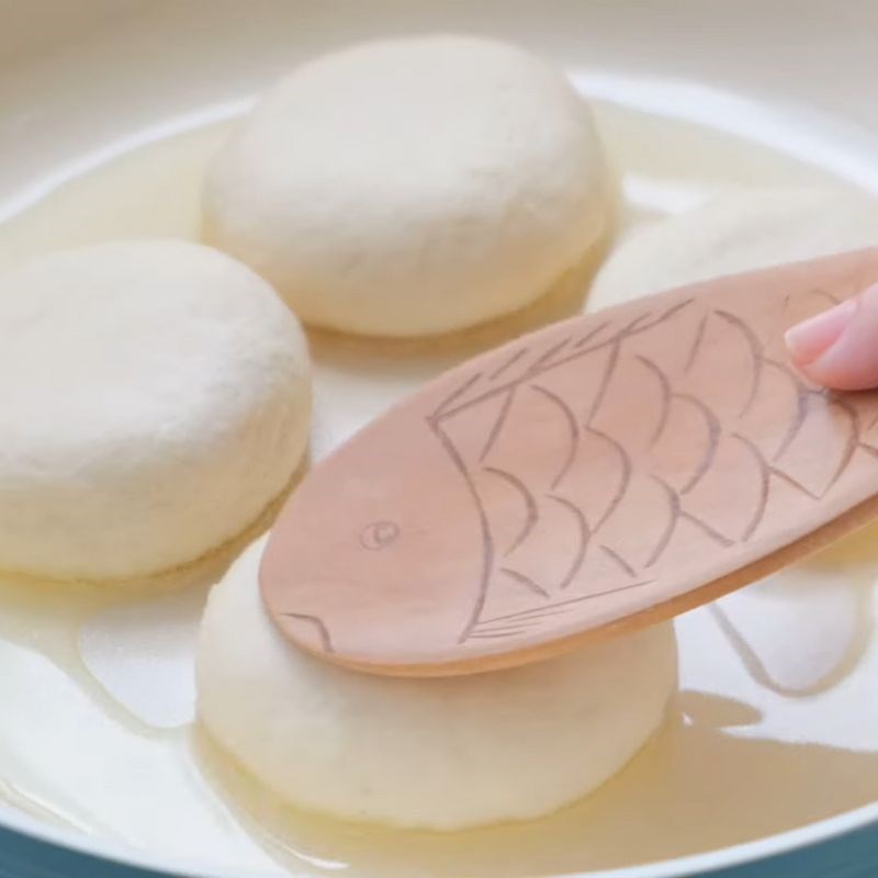 Bước 4 Chiên bánh Bánh hotteok phô mai