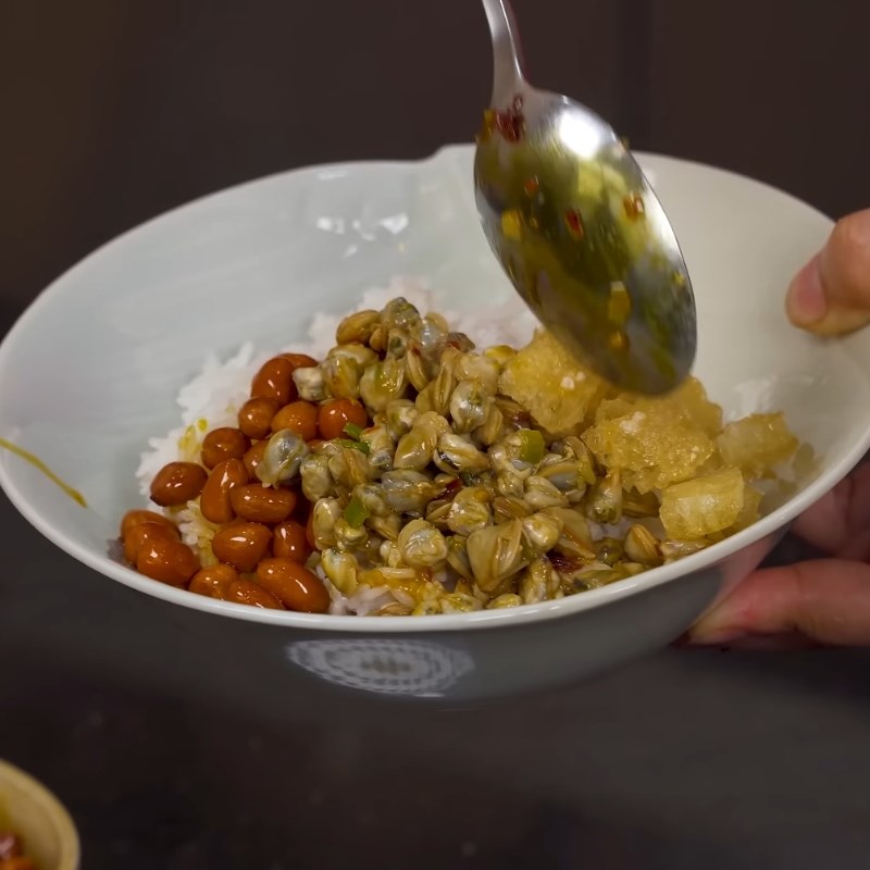 Bước 7 Bày trí món ăn Cơm hến