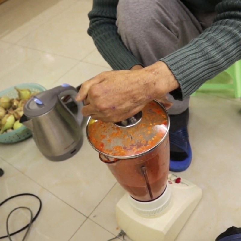 Bước 2 Xay tương ớt Chí chương