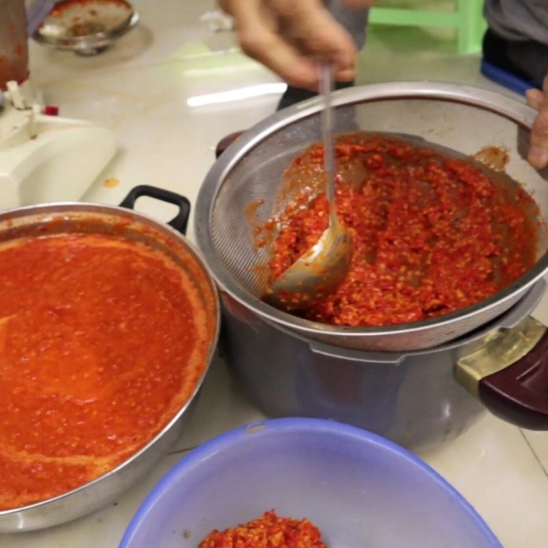 Bước 2 Xay tương ớt Chí chương