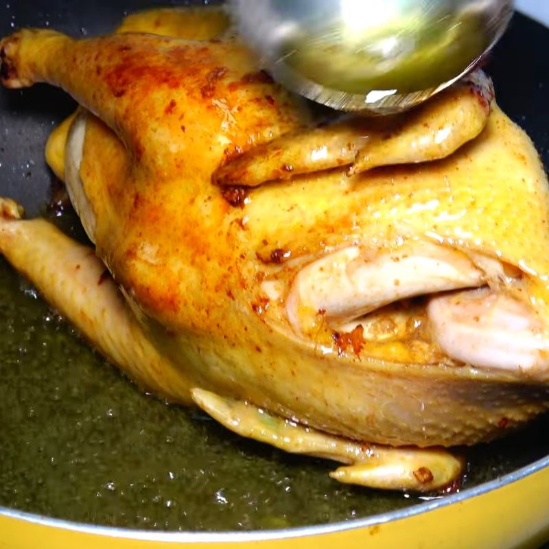 Bước 2 Chiên áp chảo gà Gà hấp xì dầu