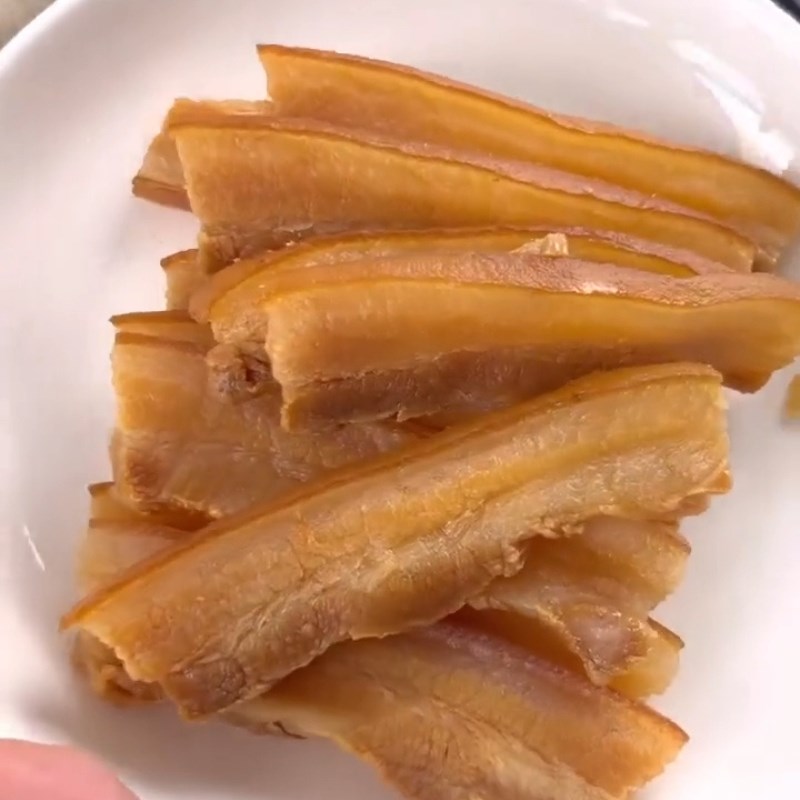 Bước 2 Chiên sơ thịt ba chỉ Ba chỉ chiên giòn