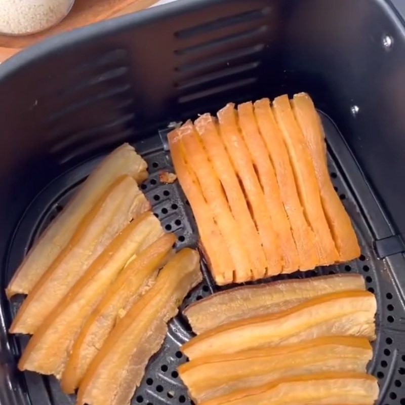 Bước 2 Chiên sơ thịt ba chỉ Ba chỉ chiên giòn