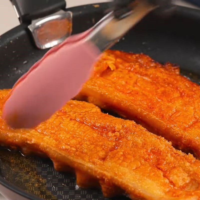 Bước 3 Chiên thịt ba chỉ Ba chỉ sốt tắc