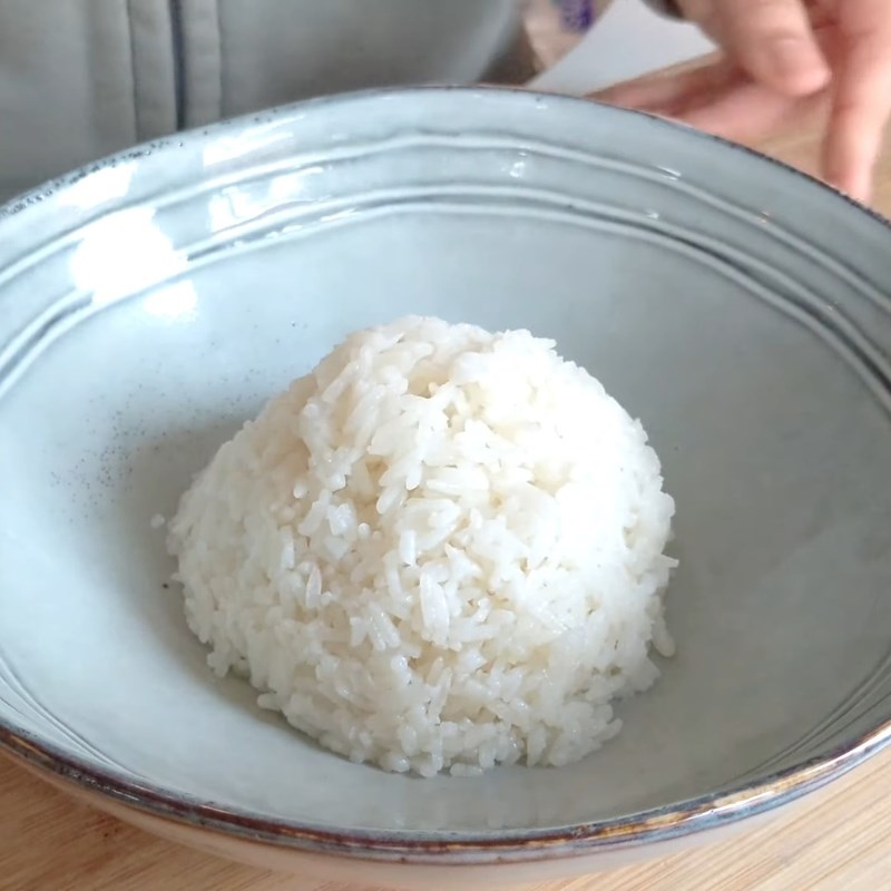 Bước 3 Chuẩn bị cơm Trứng lốc xoáy