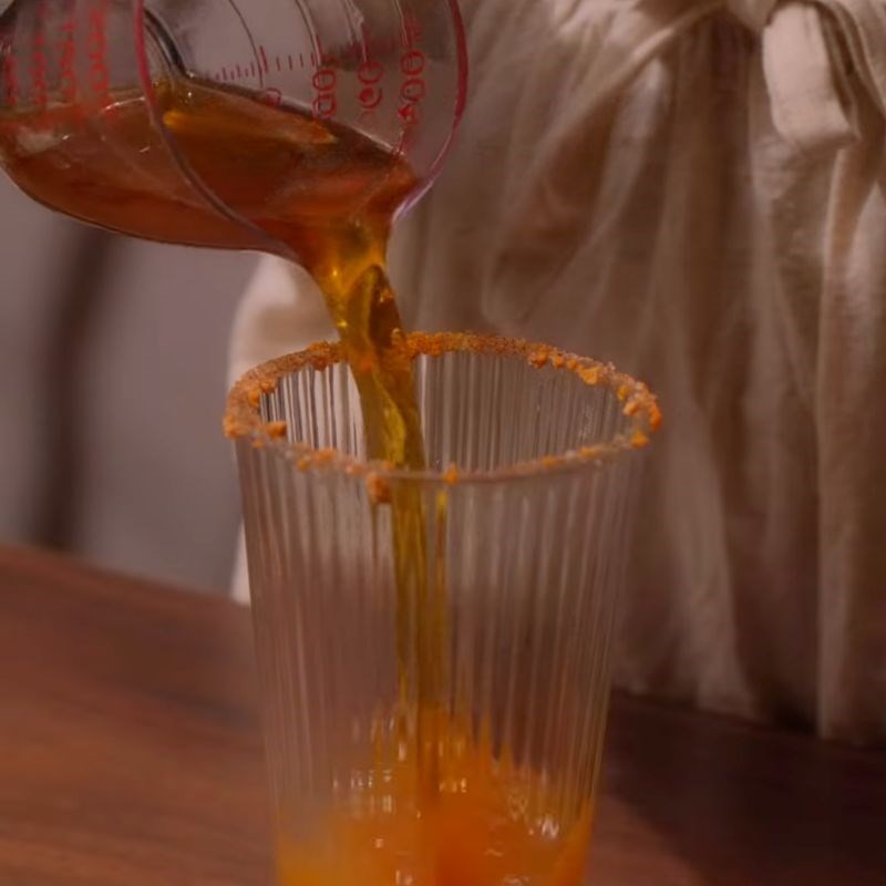 Bước 4 Công thức pha trà me muối ớt Trà me muối ớt