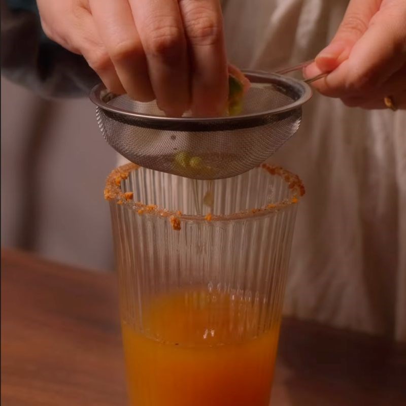 Bước 4 Công thức pha trà me muối ớt Trà me muối ớt