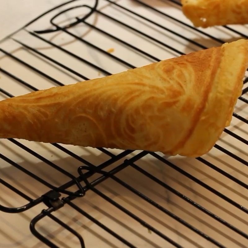Bước 6 Cuộn và làm nguội bánh Bánh kẹp giòn