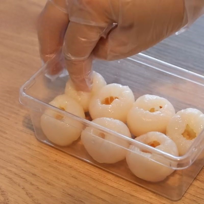 Bước 4 Đổ khuôn và làm lạnh phần khúc bạch Khúc bạch vải thiều