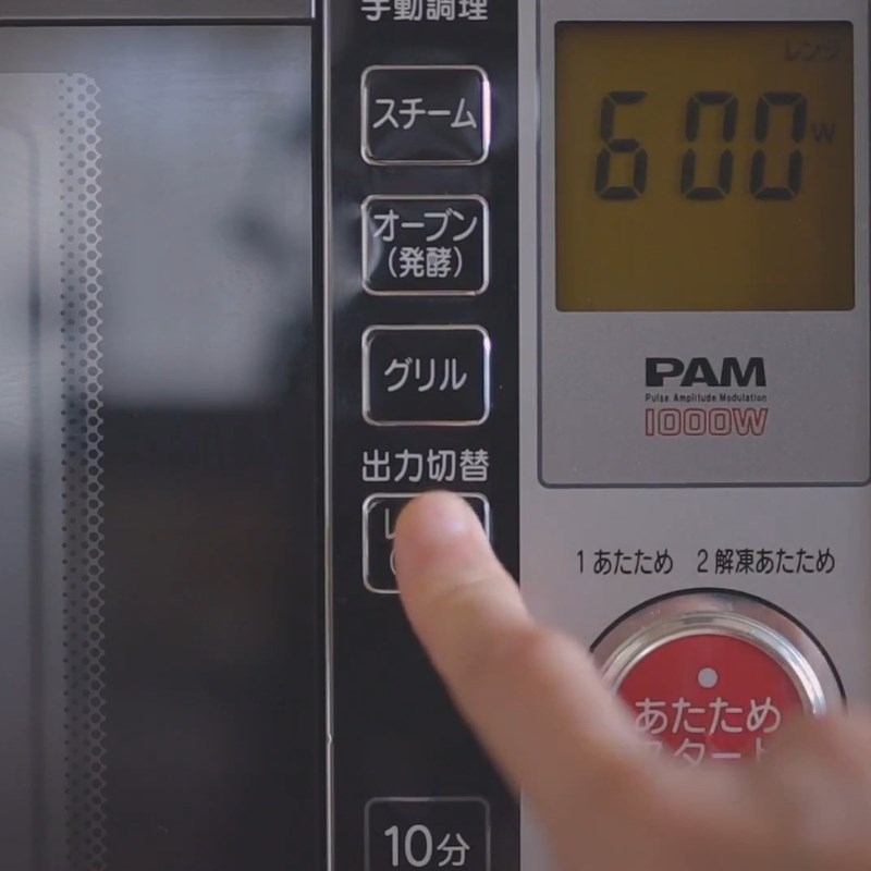 Bước 1 Đun nóng nước và sữa Cà phê latte nóng