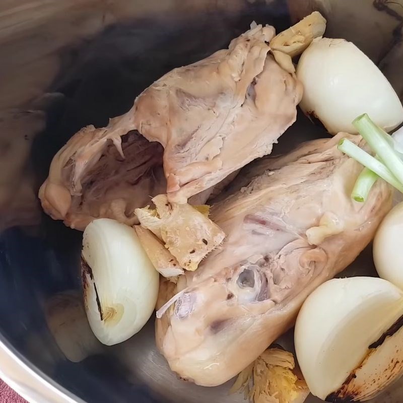 Bước 3 Hầm nước lèo và luộc gà Miến gà măng khô