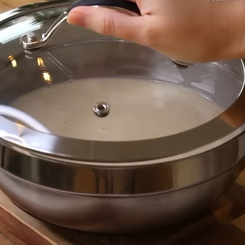 Bước 4 Hoà tan men và ủ bột Bánh bò rễ tre