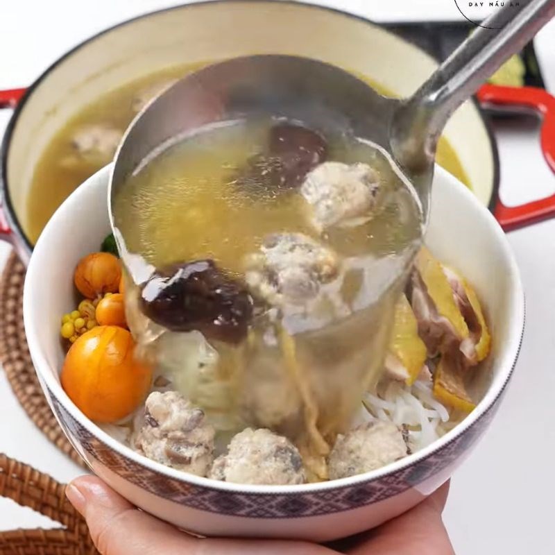 Bước 5 Hoàn thành món bún Bún gà măng mọc