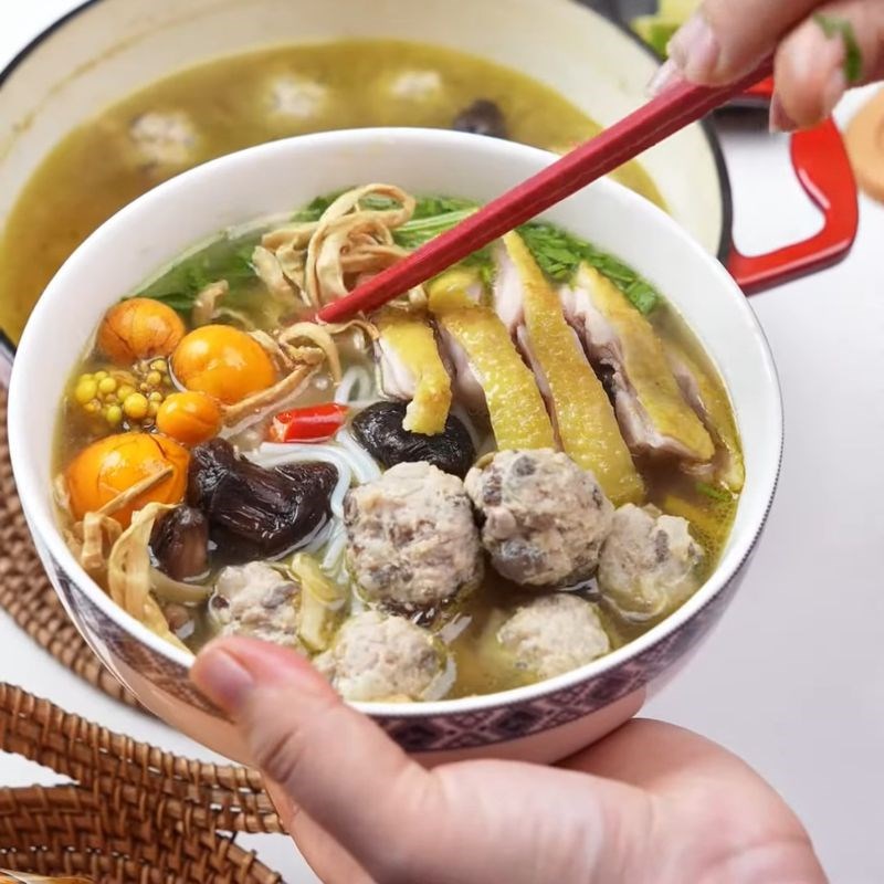 Bước 5 Hoàn thành món bún Bún gà măng mọc