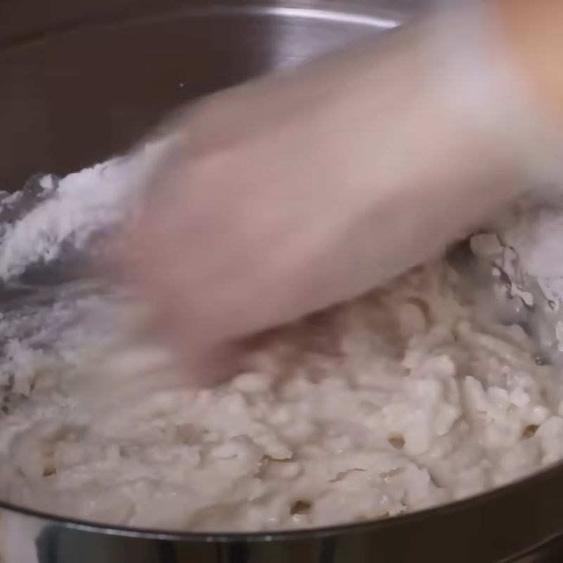 Bước 1 Làm bột nước Bánh pía thịt lạp
