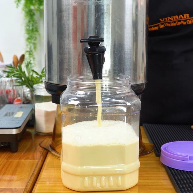 Bước 2 Làm cốt trà sữa Trà sữa hoa anh đào