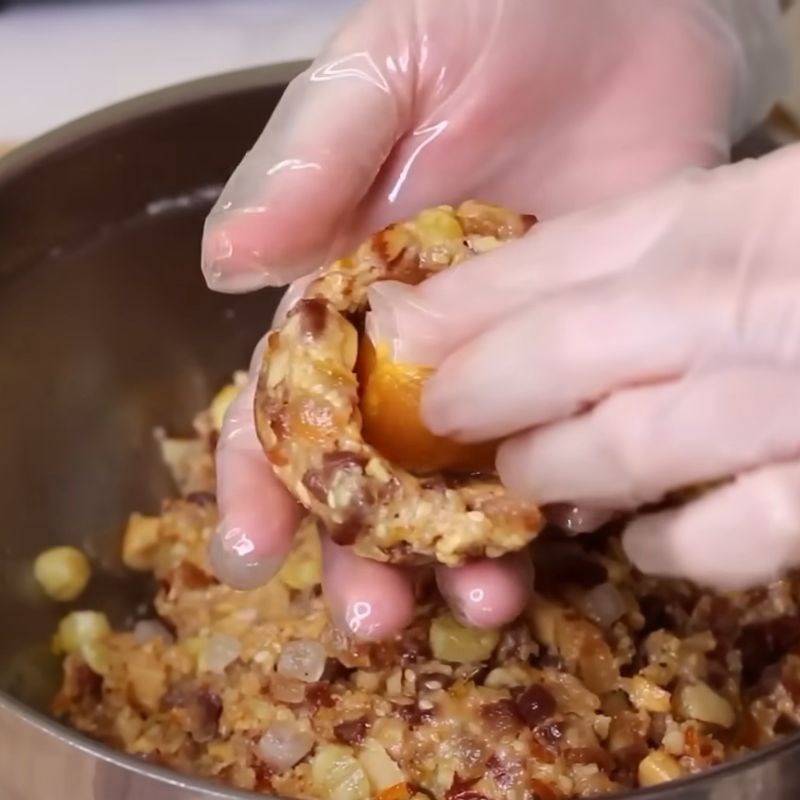 Bước 2 Làm nhân bánh Bánh pía thịt lạp