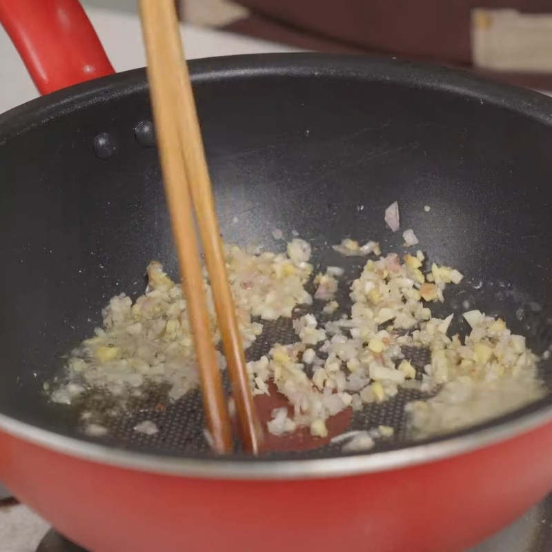 Bước 4 Làm sốt cà chua Cá chim sốt cà chua