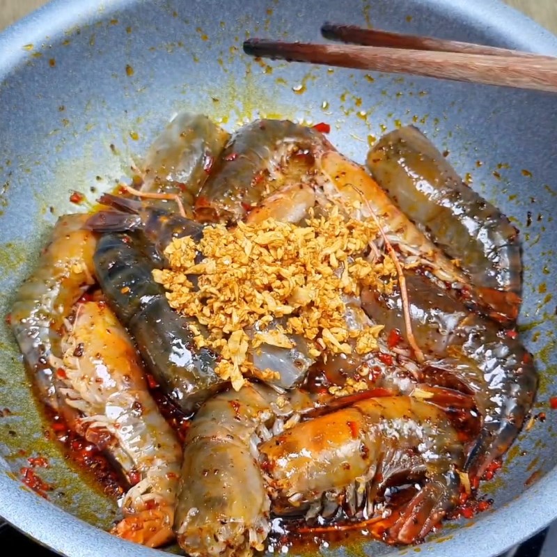 Bước 4 Làm tôm rim Tôm rim tỏi