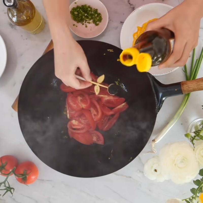 Bước 3 Làm trứng bác cà chua Trứng bác cà chua