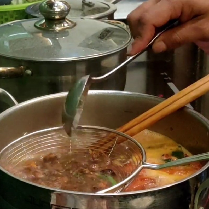 Bước 2 Nấu canh chua Canh chua cá ngạnh