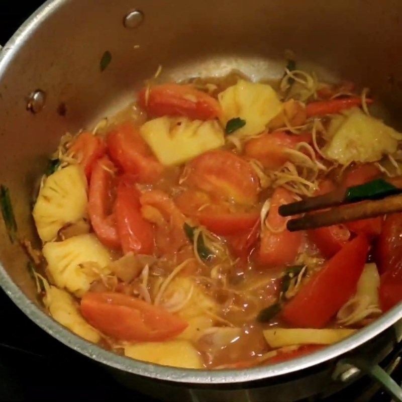 Bước 2 Nấu canh chua Canh chua cá ngạnh