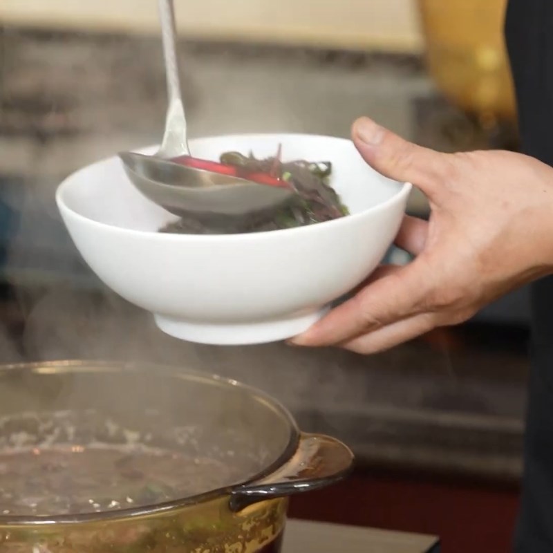 Bước 2 Nấu canh Canh rau dền trứng bắc thảo
