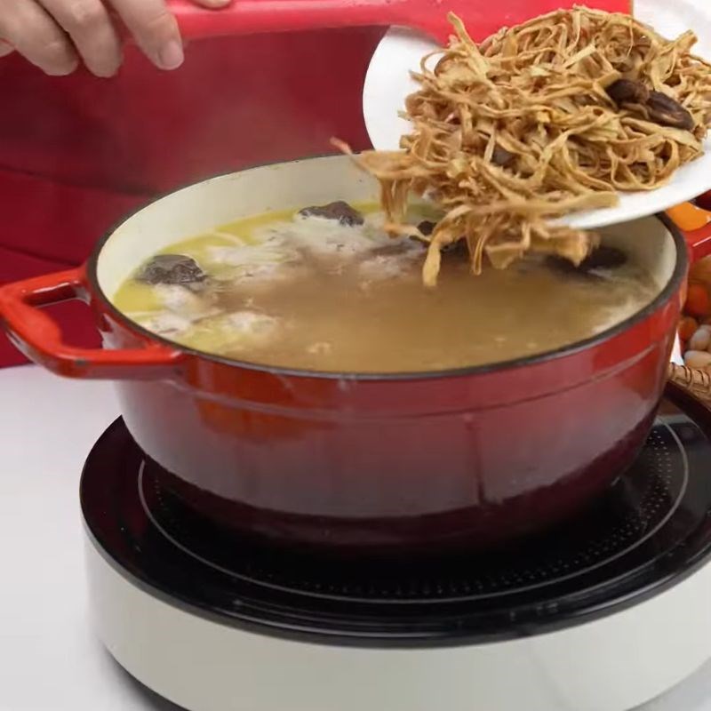Bước 4 Nấu nước dùng Bún gà măng mọc