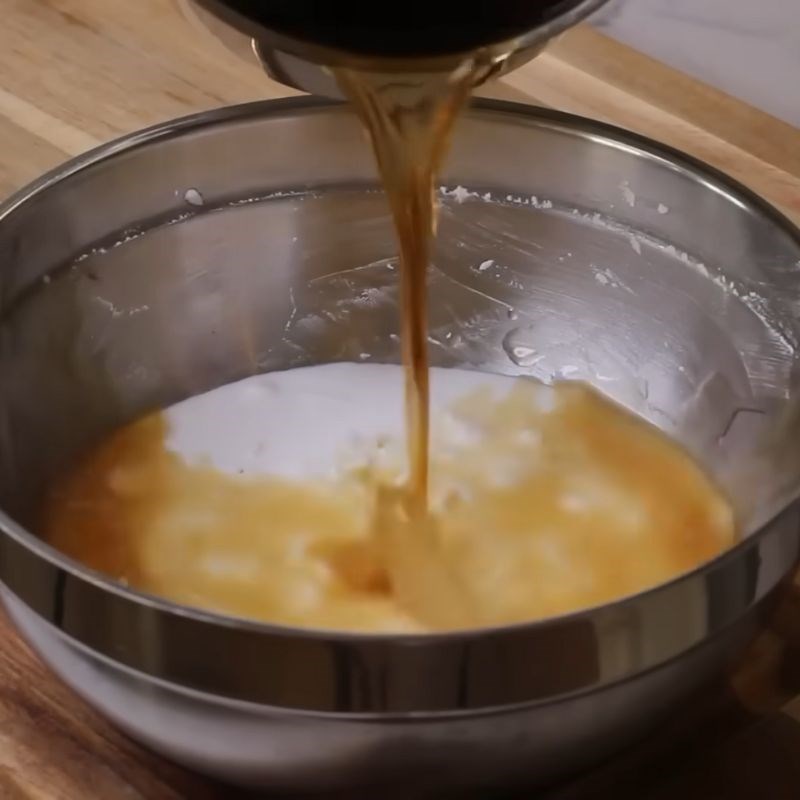 Bước 2 Nấu nước đường Bánh bò rễ tre