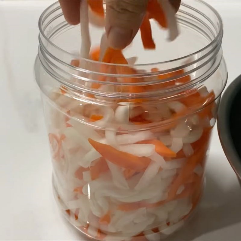 Bước 5 Ngâm dưa chua Đồ chua bánh mì