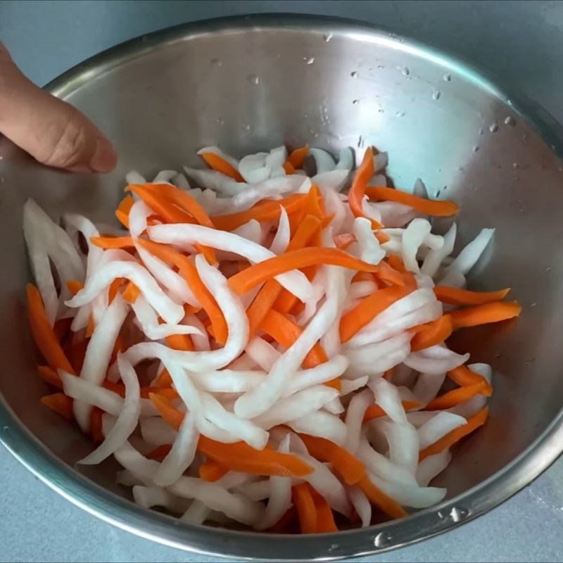 Bước 5 Ngâm dưa chua Đồ chua bánh mì
