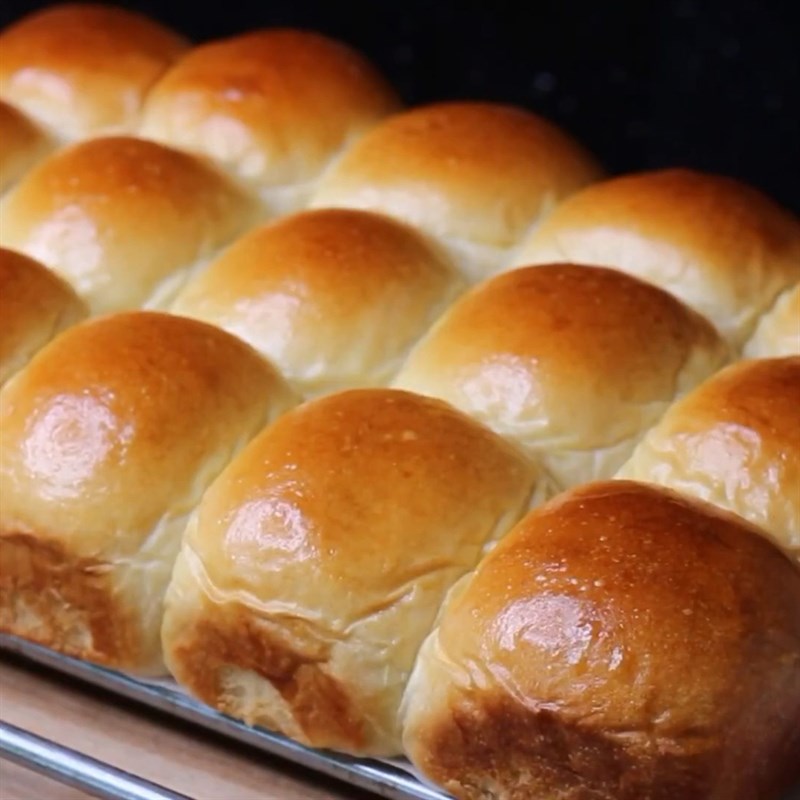 Bước 3 Nướng bánh mì ngọt Bánh mì kẹp kem