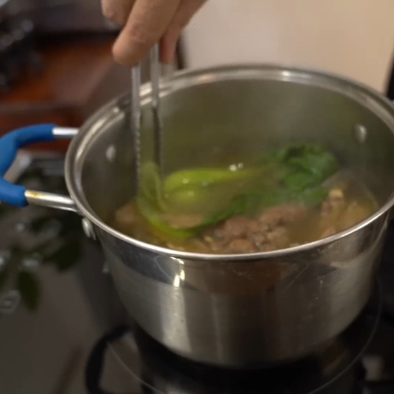 Bước 3 Om gà Gà om nấm hương