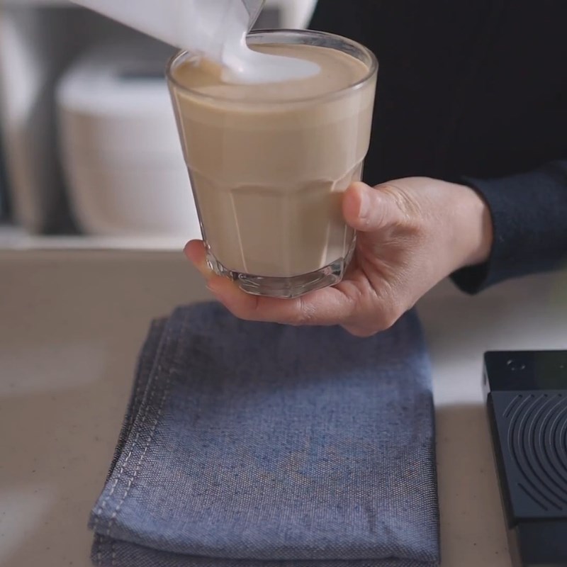 Bước 2 Pha cà phê latte Cà phê latte nóng