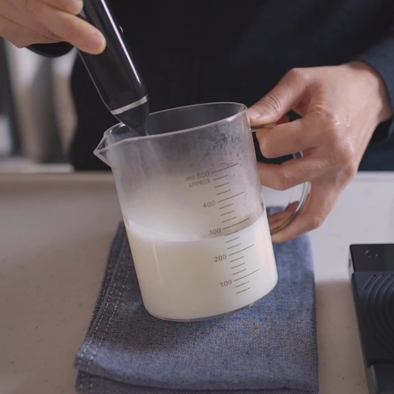 Bước 2 Pha cà phê latte Cà phê latte nóng