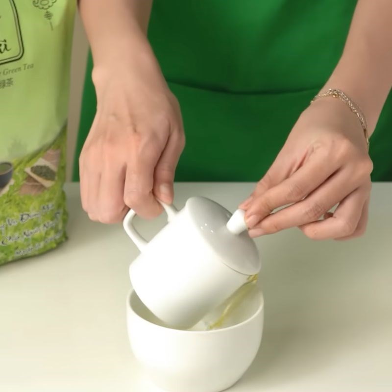 Bước 2 Pha trà hoa nhài Trà măng cụt chanh dây