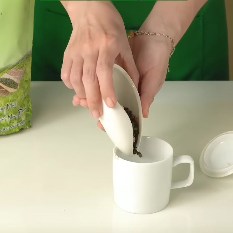 Bước 2 Pha trà hoa nhài Trà măng cụt chanh dây