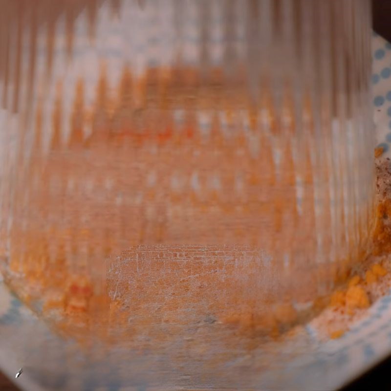 Bước 3 Rim miệng ly muối ớt Trà me muối ớt