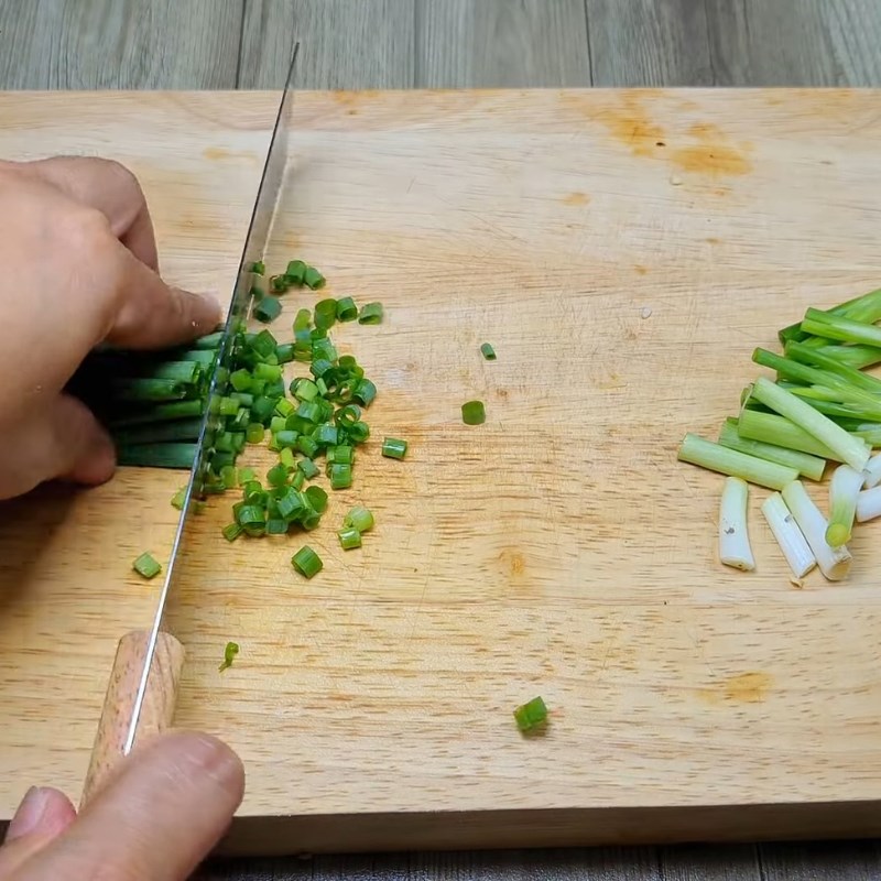 Bước 2 Sơ chế các nguyên liệu khác Mắm cá lóc chưng thịt băm
