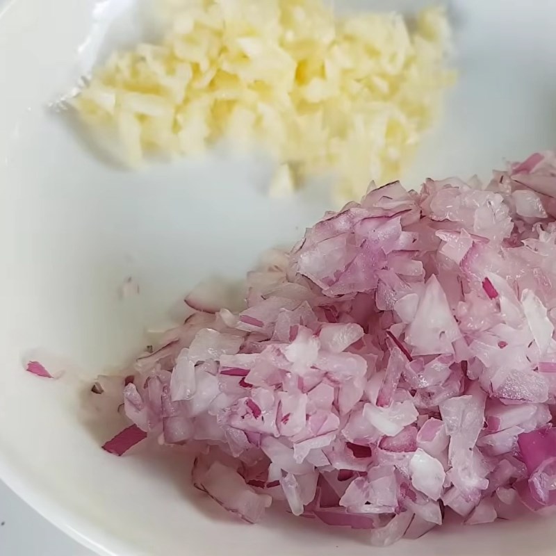 Bước 2 Sơ chế các nguyên liệu khác Mắm cá lóc chưng thịt ba rọi