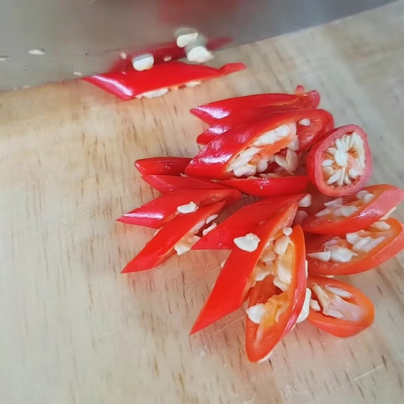 Bước 2 Sơ chế các nguyên liệu khác Mắm cá lóc chưng thịt ba rọi