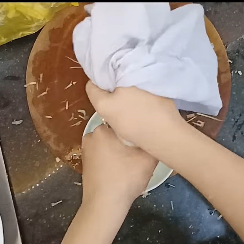 Bước 2 Sơ chế gừng Ô mai me