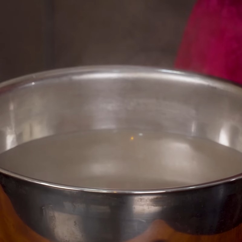 Bước 1 Sơ chế hến Cơm hến