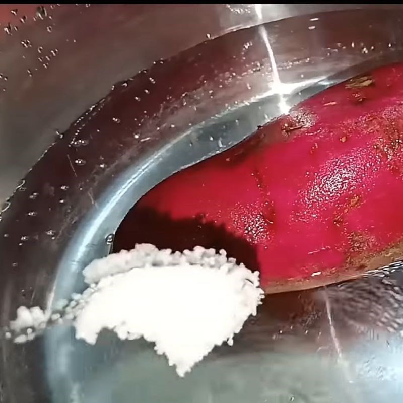 Bước 3 Sơ chế khoai lang Ô mai me