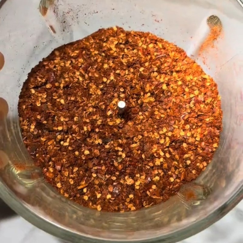 Bước 1 Sơ chế nguyên liệu Ớt chưng dầu