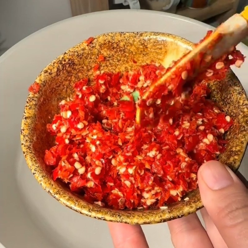 Bước 1 Sơ chế nguyên liệu Ớt chưng dầu