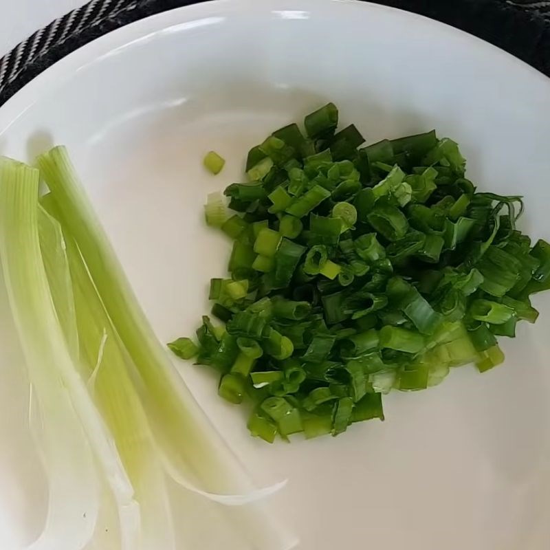 Bước 1 Sơ chế nguyên liệu Miến gà măng khô