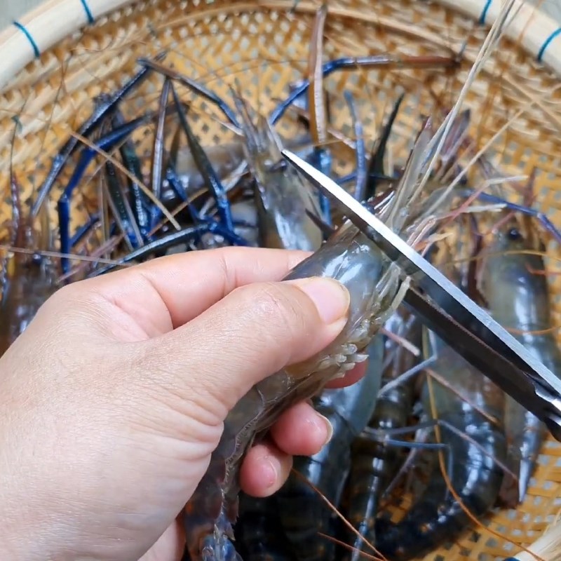 Bước 1 Sơ chế nguyên liệu Tôm rim tỏi