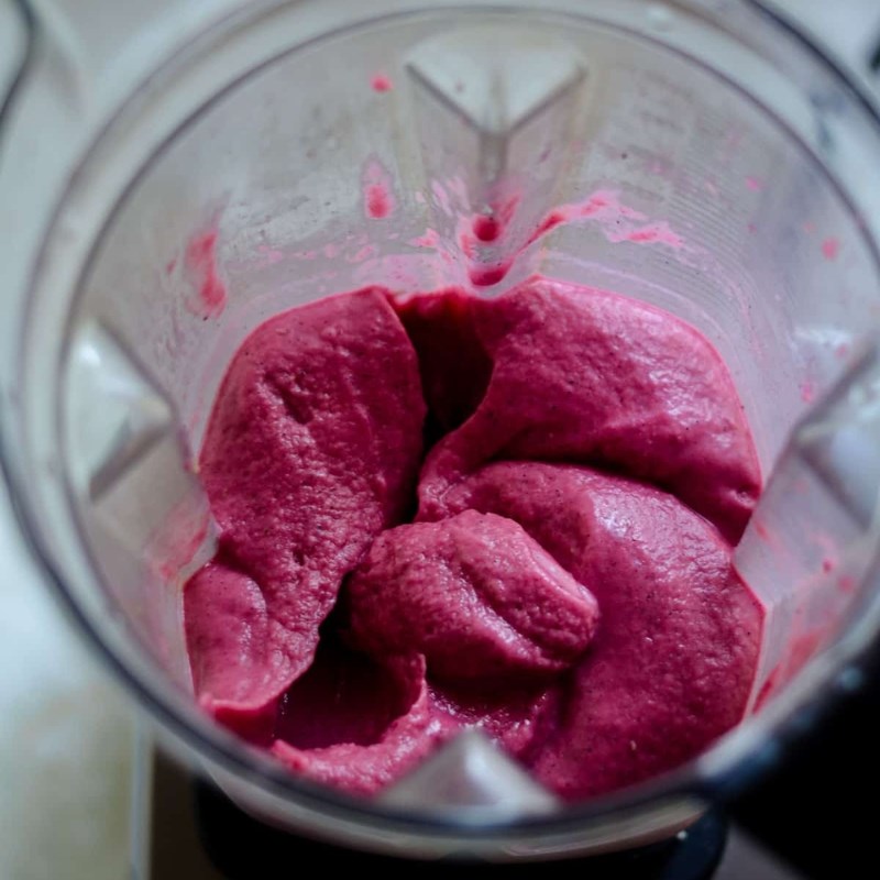 Bước 1 Sơ chế nguyên liệu và xay sinh tố Smoothie thanh long ruột đỏ