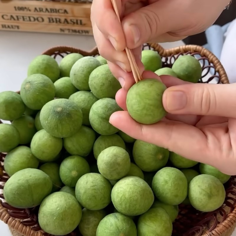 Bước 1 Sơ chế sấu Ô mai sấu giòn chua cay